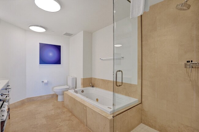 Building Photo - 4401 Collins Ave
