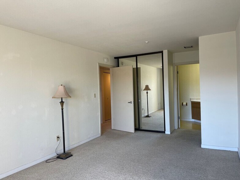 Building Photo - 1201 Alta Vista Ct