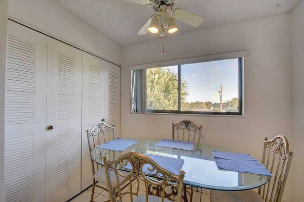 Building Photo - 15461 Pembridge Dr