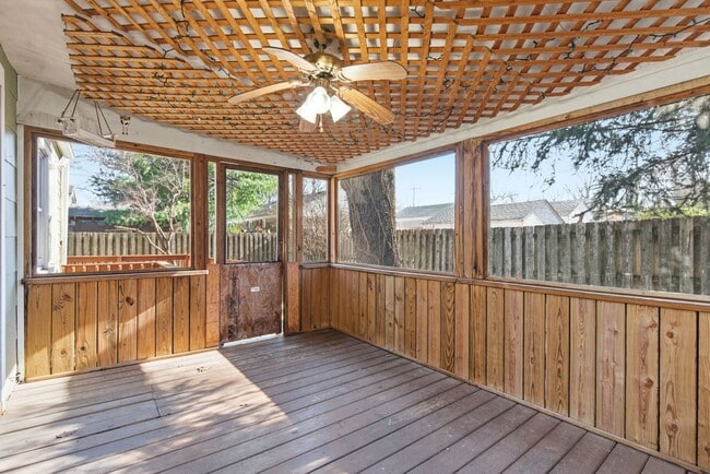 Building Photo - 1354 E Walnut St