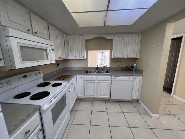Building Photo - 2050 Oleander Blvd