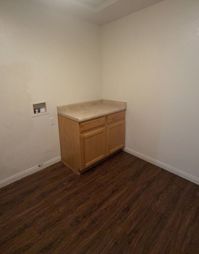 Building Photo - 4281 Wagon Wheel Dr E