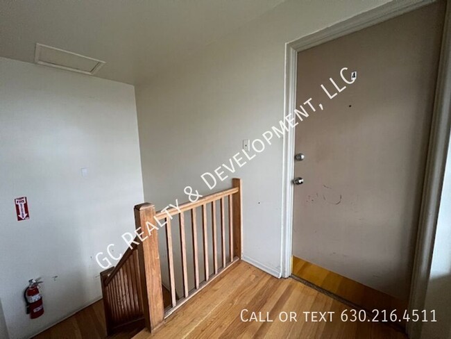 Building Photo - *** 3 BDRM - 1.5 BTH / KITCHEN APPL INC / ...