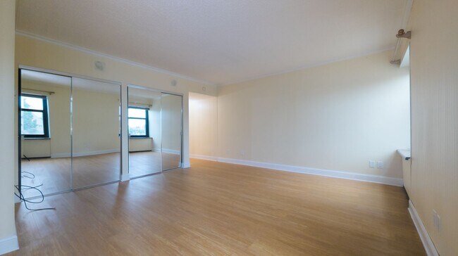 Building Photo - 207 5th Ave SW