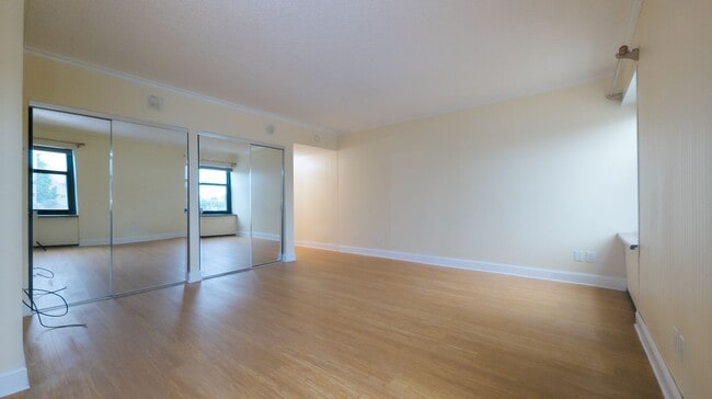 Building Photo - **CONCESSION IS APPLIED ON THE LAST MONTH OF A 12 MONTH LEASE**