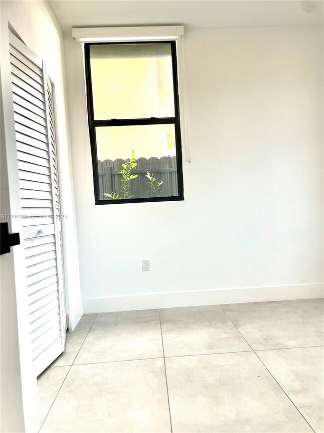 Building Photo - 1547 NW 2nd St