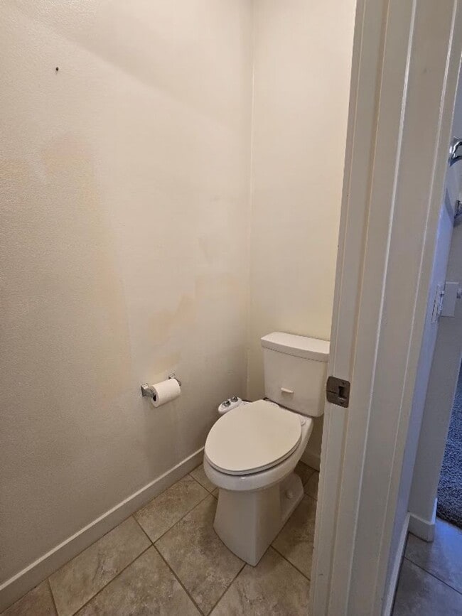 Building Photo - Bright Corner Unit Near Trails with Pool & 2-Car Garage