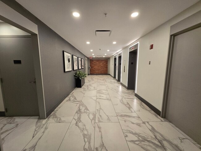 Building Photo - 8-12 Museum Way