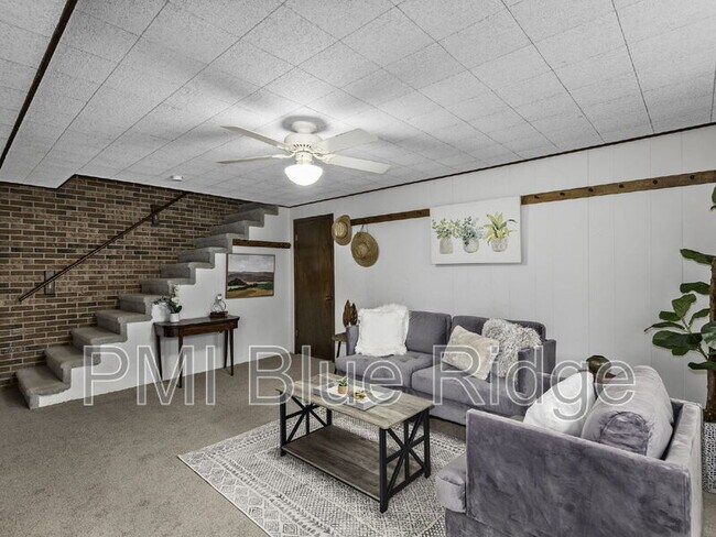 Building Photo - 1469 Old Fort Rd
