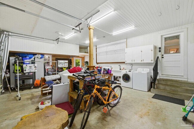 Building Photo - 730 Nagel Dr