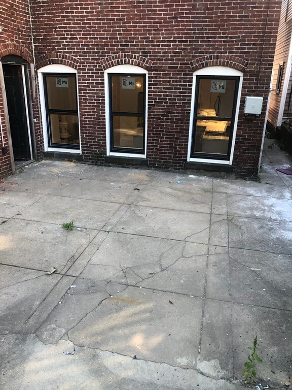 Building Photo - 786 E 6th St