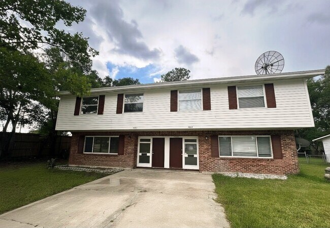 Building Photo - 6064 Longchamp Dr