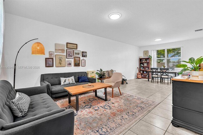 Building Photo - 2927 Bogota Ave