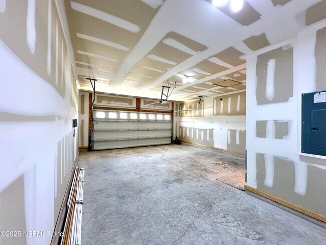 Building Photo - 75310 White Rabbit Ave