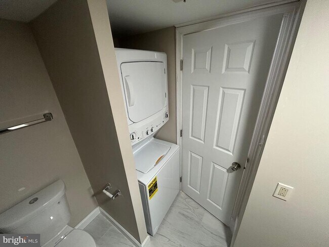 Building Photo - 5645 Harpers Farm Rd