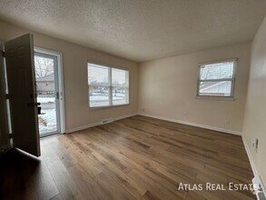 Building Photo - 3 Bedroom 1.5 Bathroom Unit In Lee's Summi...