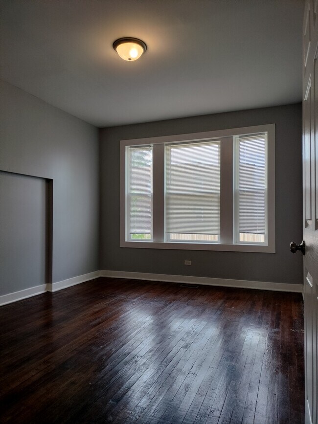 Building Photo - 1415 W 66th St