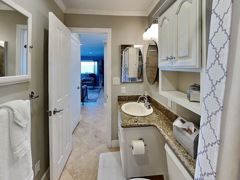 Building Photo - 3999 Crown Point Dr