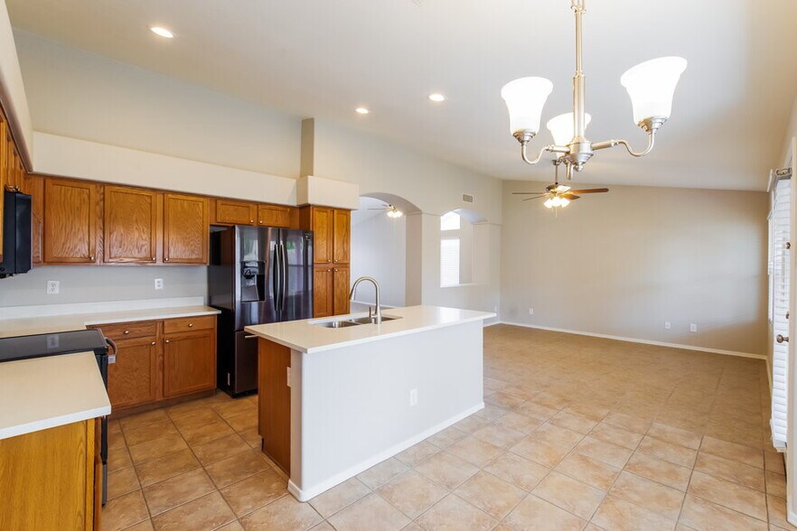 Building Photo - 6115 W Park View Ln