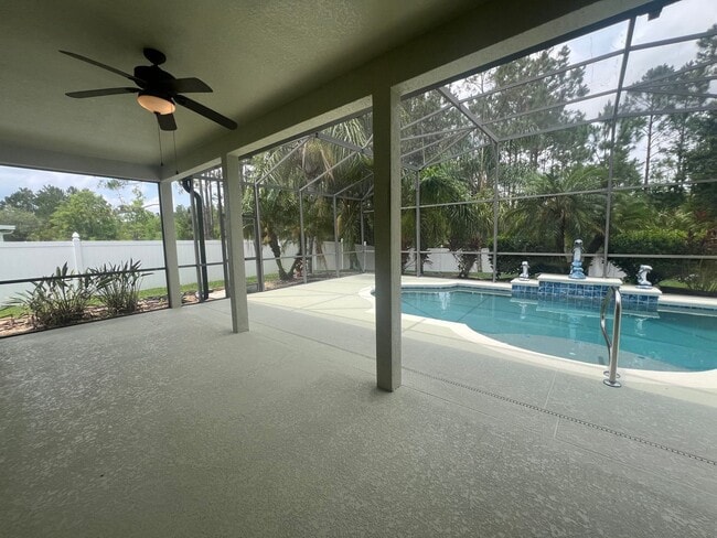 Building Photo - Beautiful 3 bedroom 2 bathroom pool home