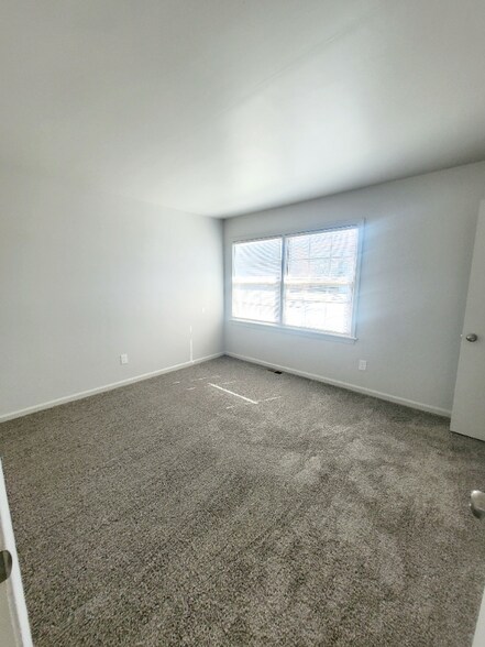 Building Photo - 2 Bainbridge Ave