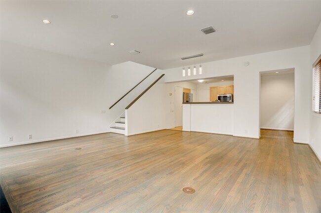 Building Photo - 2629 Wroxton Rd