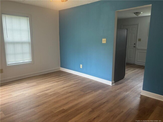 Building Photo - 214 Crabapple Cir