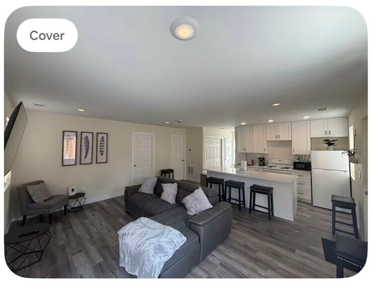 Building Photo - 226 S Meade St