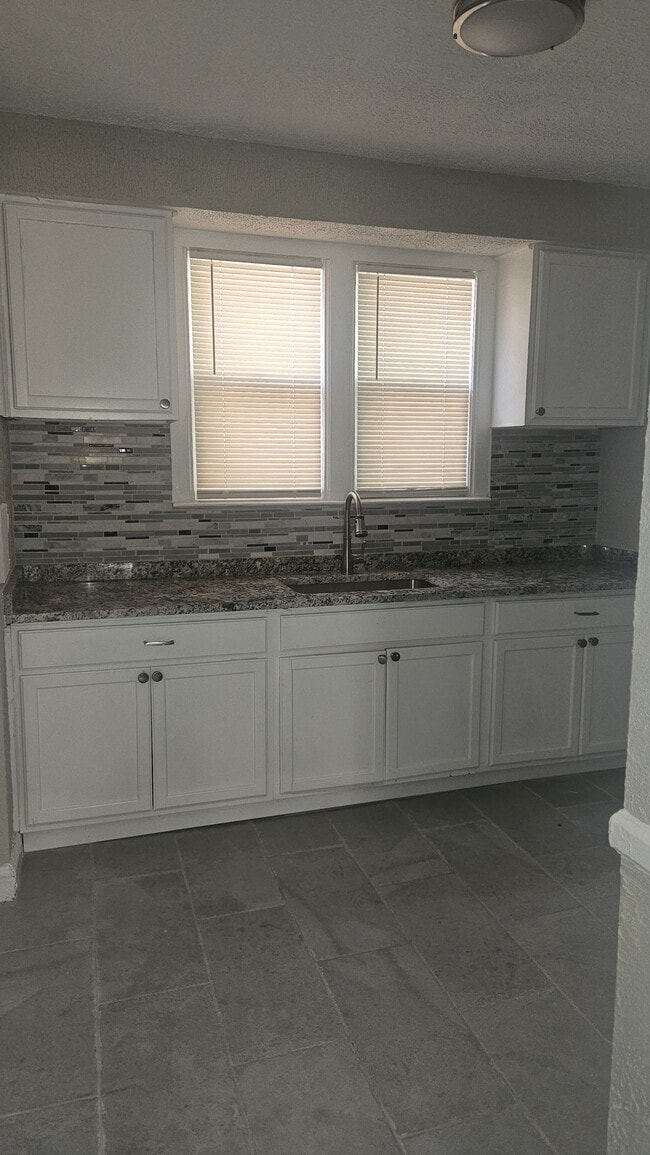 Building Photo - 16232 Birwood St