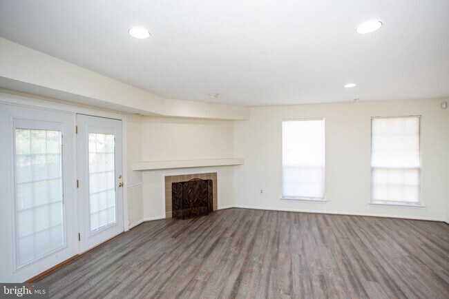Building Photo - 1739 McNelis Dr
