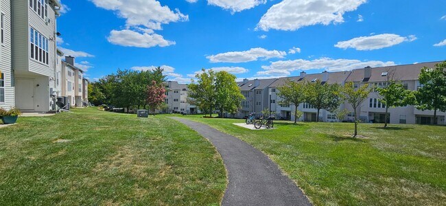 Building Photo - 130 Fort Evans Rd SE