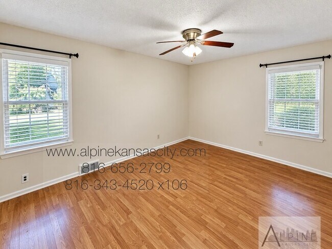 Building Photo - Beautiful Split Level, 5 TRUE Bedrooms!