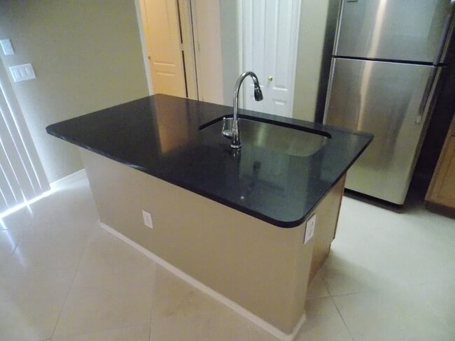 Building Photo - Recently Remodeled 3 bed/2.5 Bath with Washer/Dryer