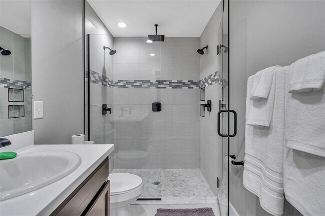 Building Photo - 6193 Cabal Ln
