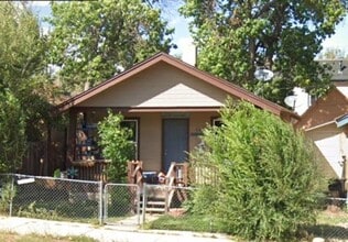 Building Photo - Escape Apartment Life! Downtown Cottage with yard!