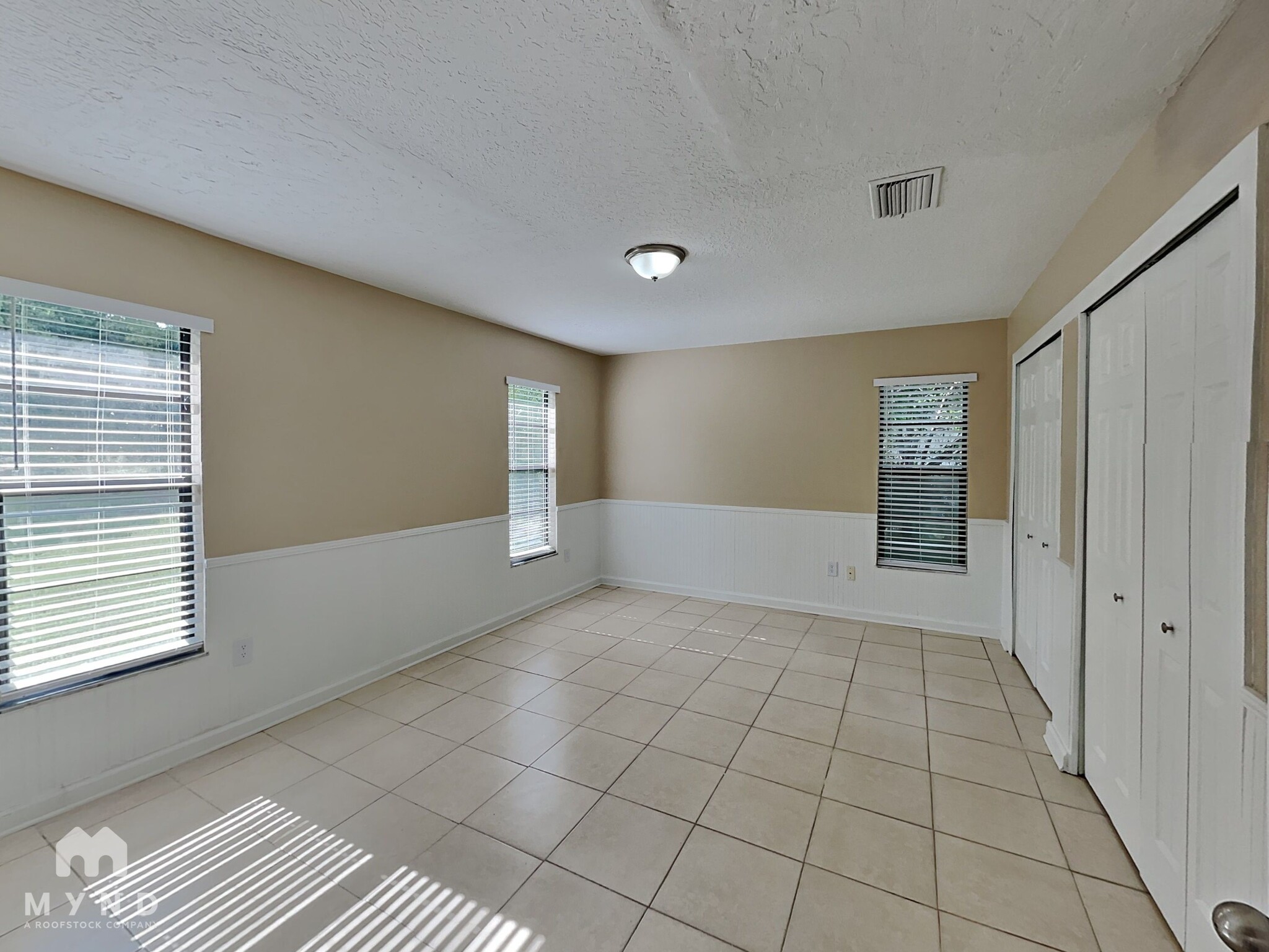 Building Photo - 2201 Hillandale Ave
