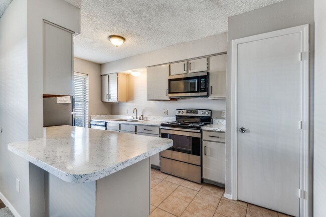 Building Photo - Charming 2-Bedroom Townhome in North Irving with Spacious 2-Car Garage