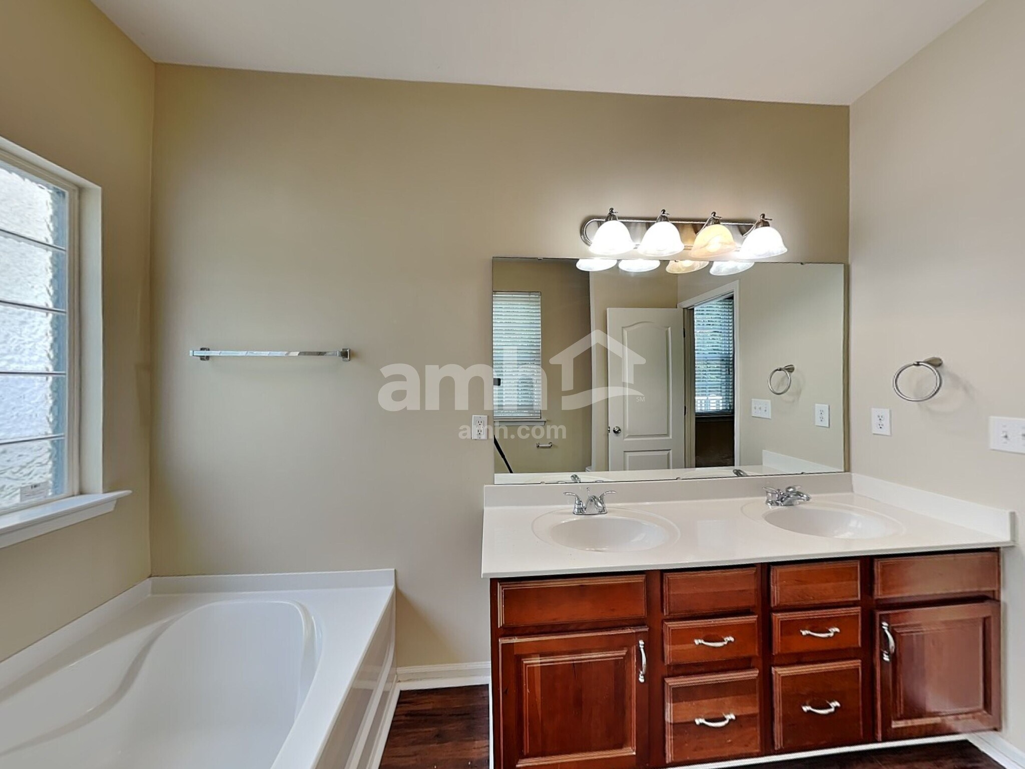 Building Photo - 14605 Lyon Hill Ln