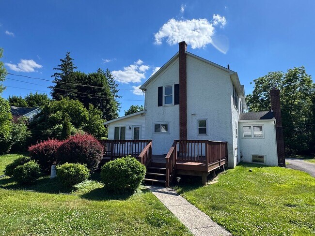Building Photo - Lower Gywnedd 3 Bedroom 1.5 Bath Colonial in Penllyn Pa $2,750/month