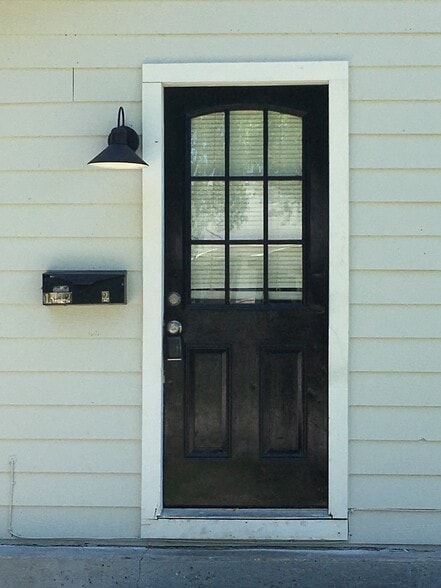 Building Photo - 1042 W Lynwood Ave