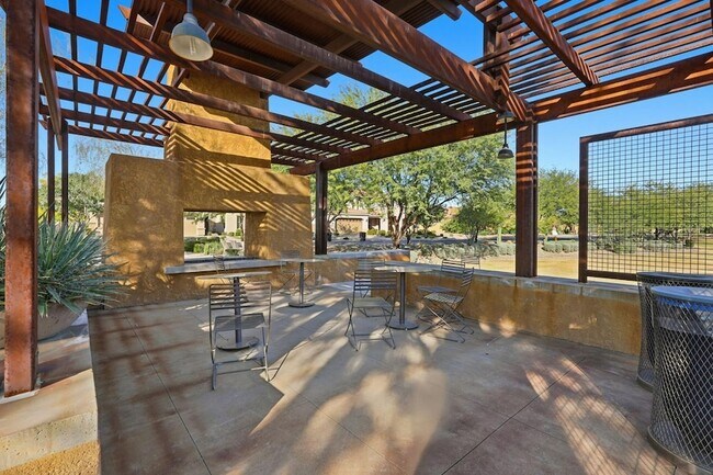 Building Photo - 10702 E Lumiere Ave