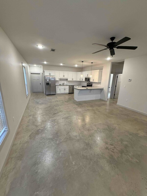 Building Photo - 4600 Wolf Run Trl