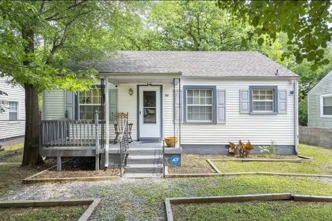 Building Photo - 755 Oakdell Ave