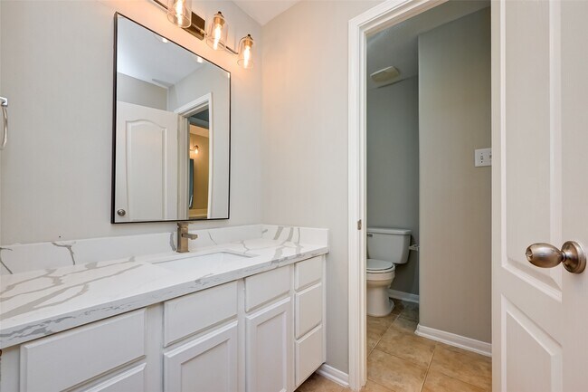 Building Photo - 26018 S Lakefair Dr