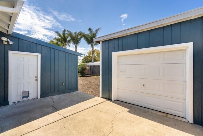 Building Photo - Light-Filled San Leandro Gem w/ Dual Garages & Expansive Yard