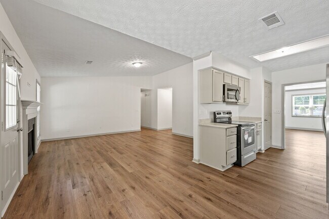 Building Photo - 102 Fen Way