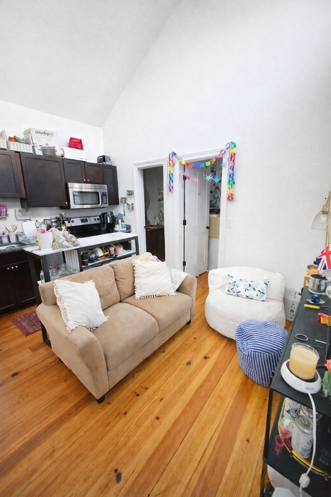 Building Photo - 109C