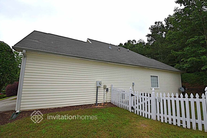 Building Photo - 960 Soaring Dr NE