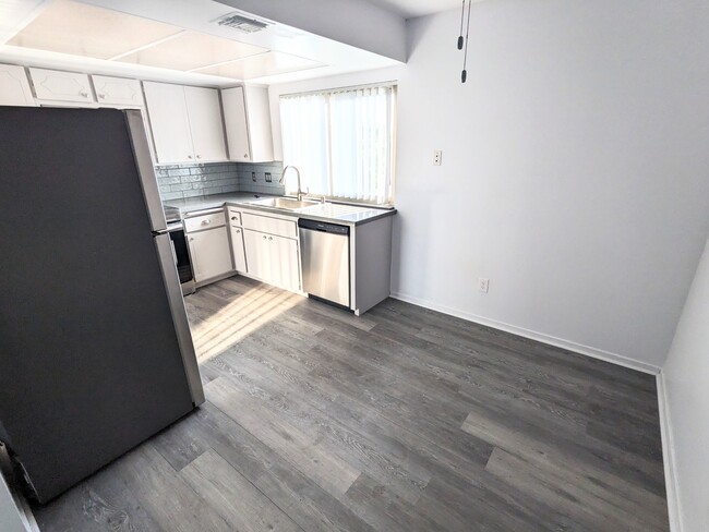 Building Photo - 917 Cabrillo Dr
