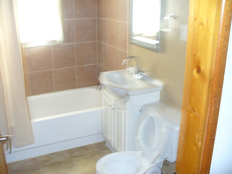 Building Photo - 6845 Carman Dr